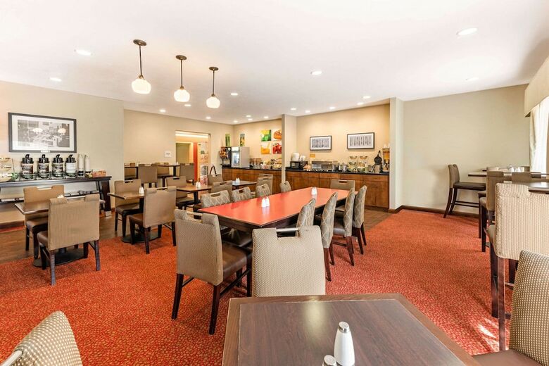 Hotel Quality Inn & Suites