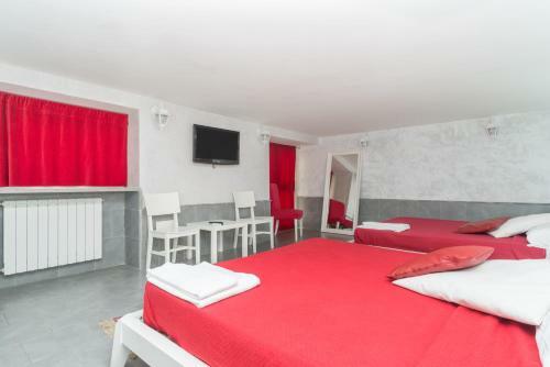 Suite Apartments Angioini