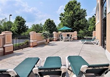 Hotel *hawthorn Suites*