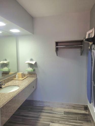 Hotel Americas Best Value Inn Buda