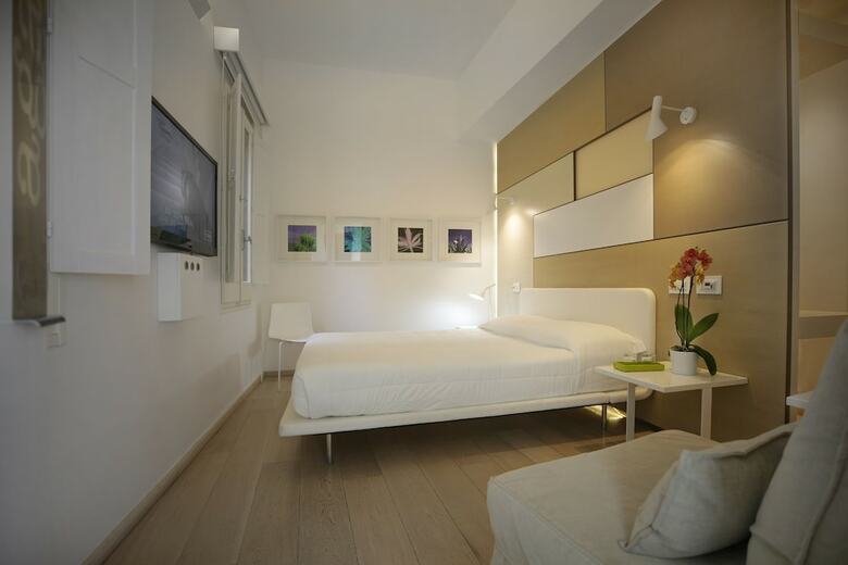 Hostal Santacroce Luxury Rooms
