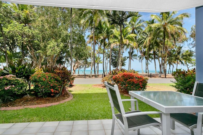 Hotel Agincourt Beachfront Apartments