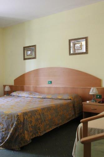 Hotel Ascot Lodging