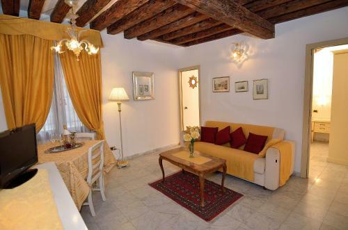 Charming Venice Apartments