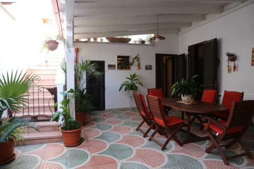 Hostal Corter� Guest House