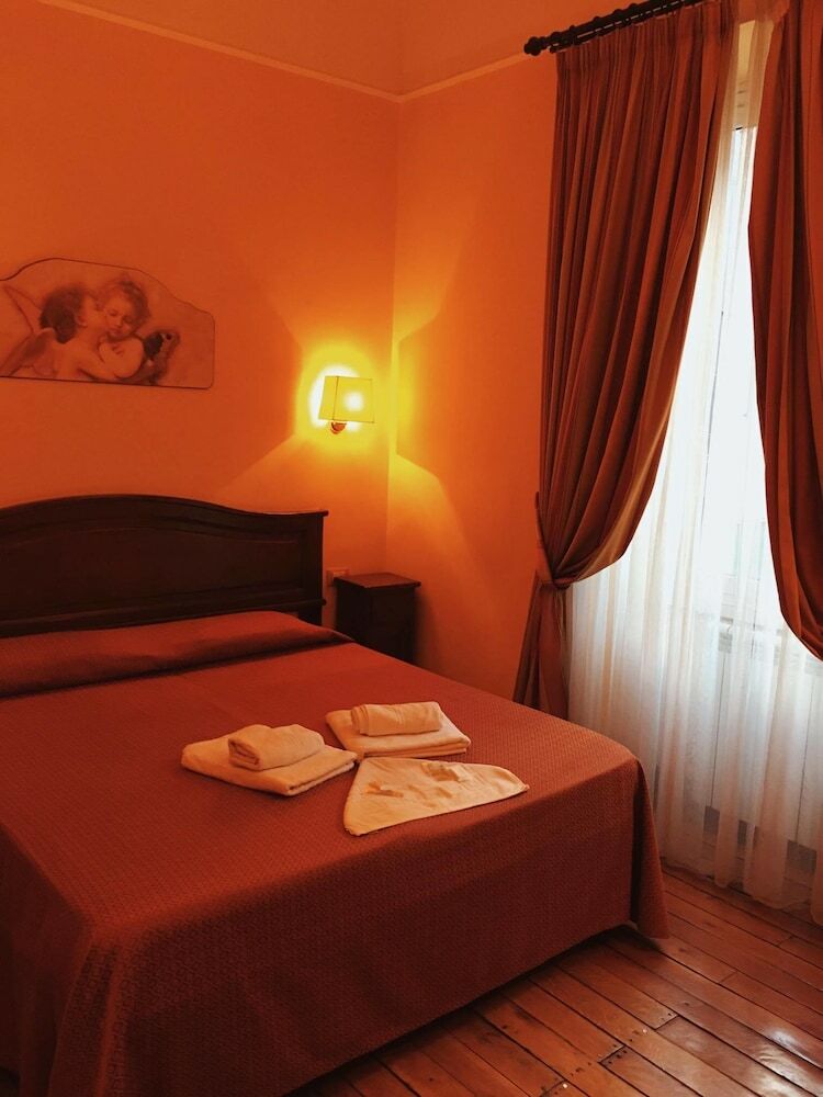 Hostal B&B Roman Rooms
