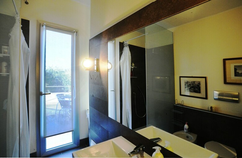 Bed & Breakfast Art House Margine Rosso