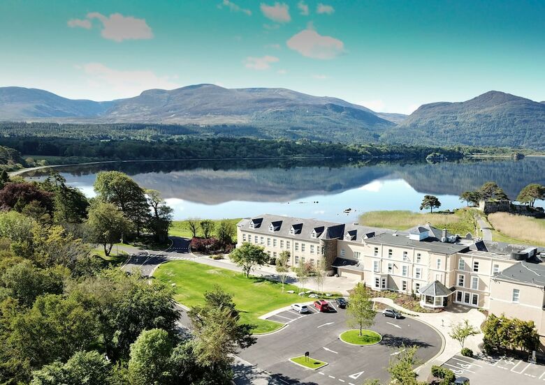 Lake Hotel