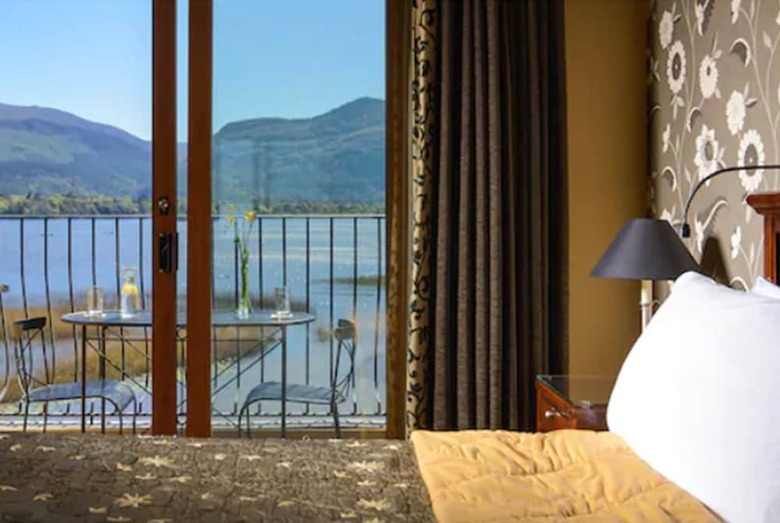 Lake Hotel