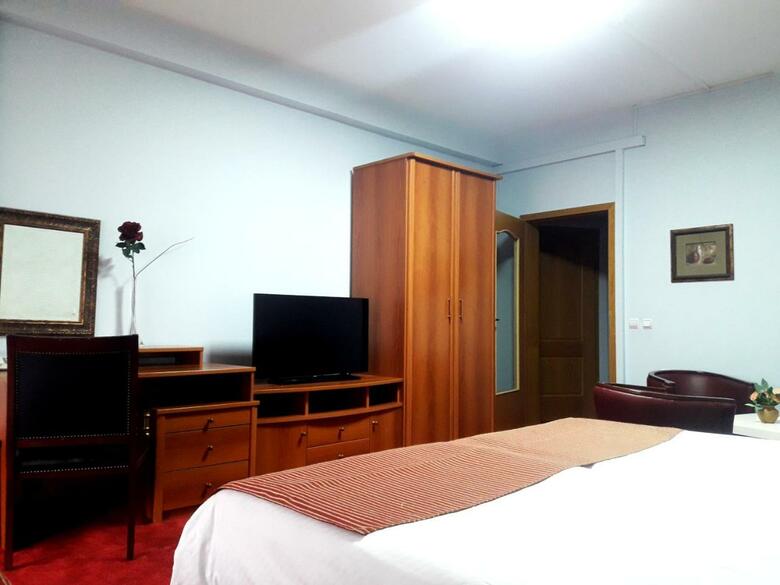 Aristocrat Palace Hotel
