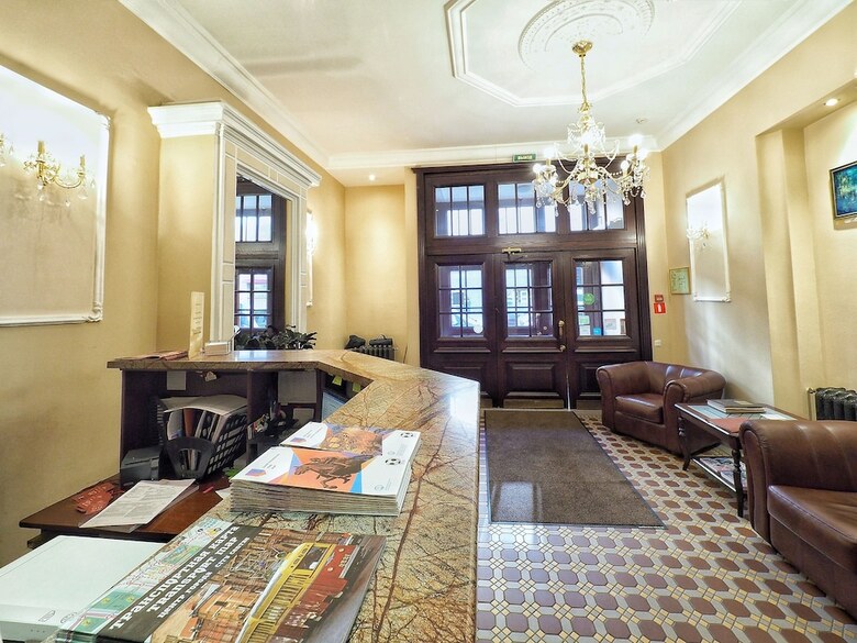Atrium Hotel
