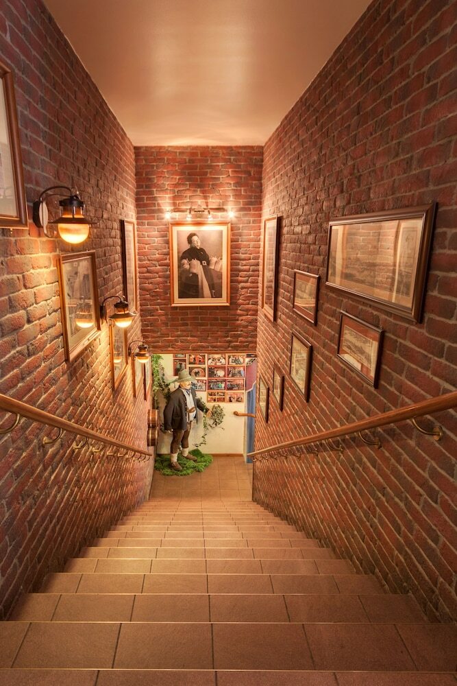 Atrium Hotel