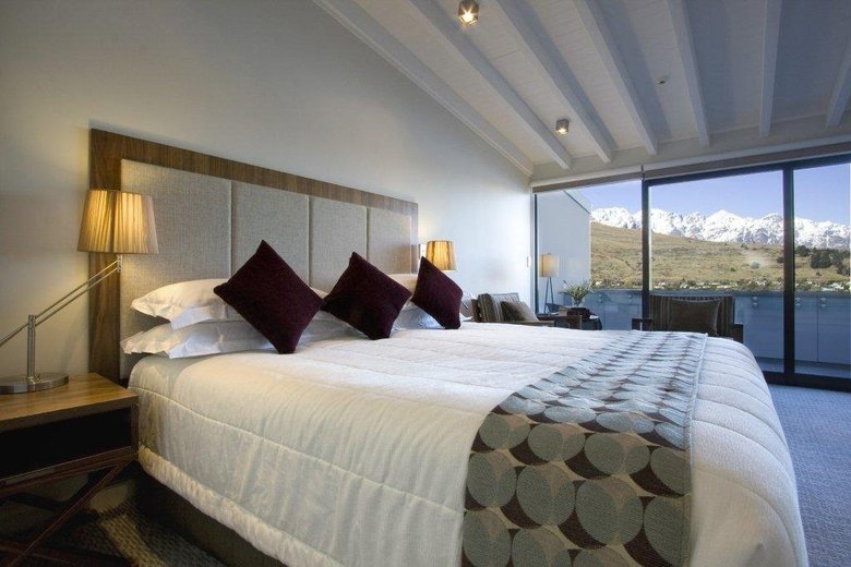 Rees Hotel & Luxury Apartments