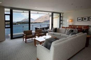 Rees Hotel & Luxury Apartments
