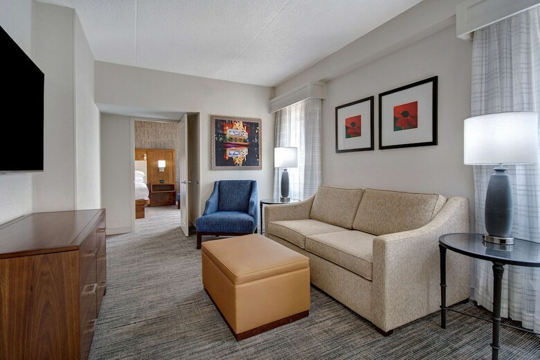 Hotel Embassy Suites Detroit Metro Airport