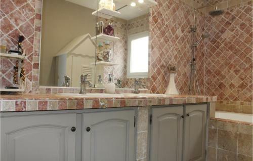 Three-bedroom Holiday Home In Les Angles