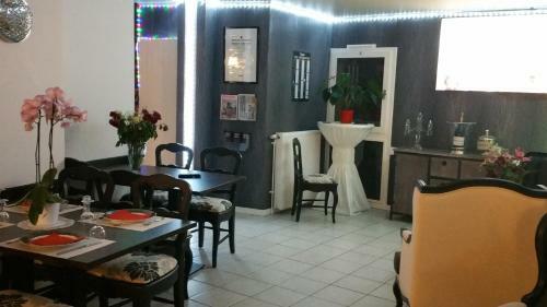 Hotel H�tel Le Chantereigne