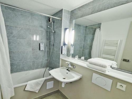 Hotel Campanile Chantilly Sud - Luzarches