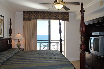 Hotel Resortquest Azure