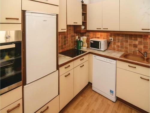 Two-bedroom Apartment In Avignon
