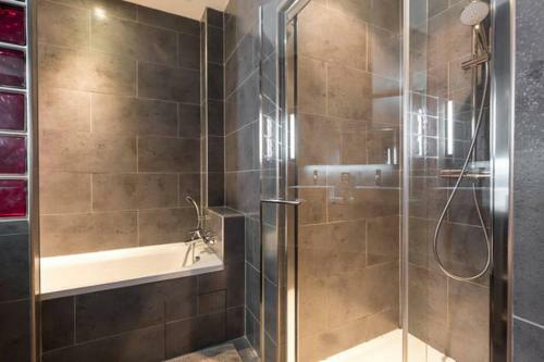 Nice Carr� D'or Apartment