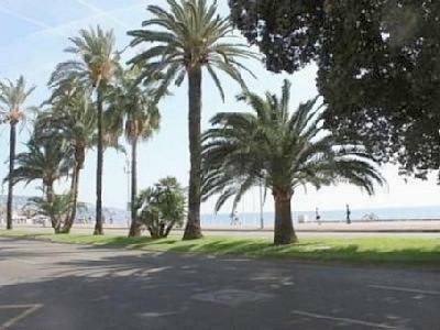 Nice Carr� D'or Apartment