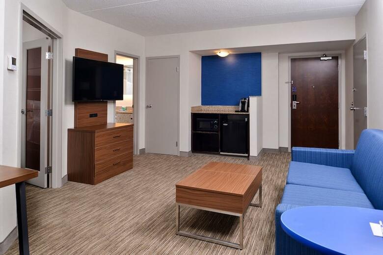Hotel Comfort Suites Downtown