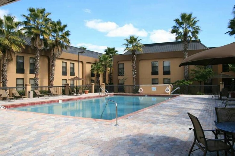 Hotel Ramada By Wyndham Orlando Florida Mall