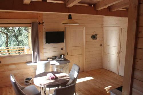 Hotel Les Cabanes Dans Les Bois