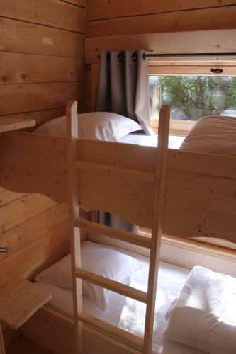 Hotel Les Cabanes Dans Les Bois