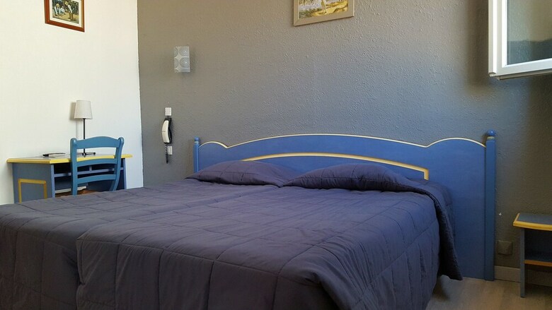 Hotel Les Palmiers En Camargue