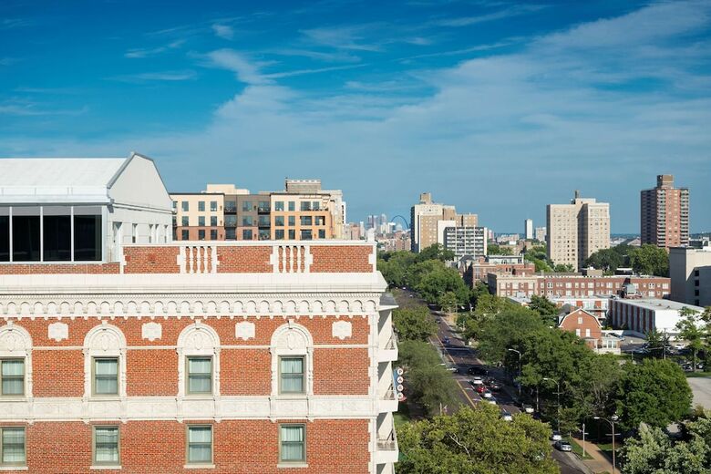 Chase Park Plaza Hotel