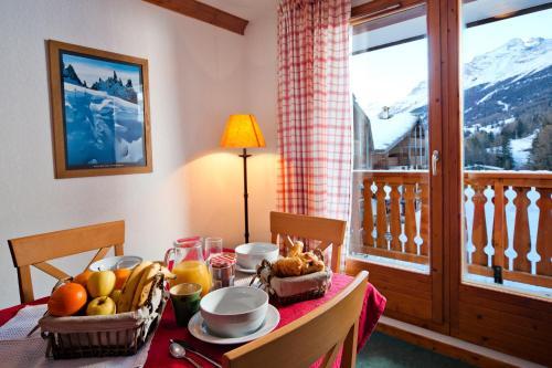 Hotel Lagrange Vacances Les Valmonts De Val Cenis
