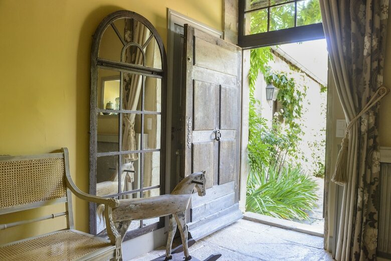Hostal Maison Le Village