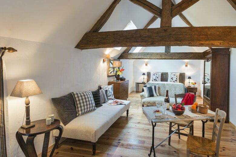 Hostal Maison Le Village