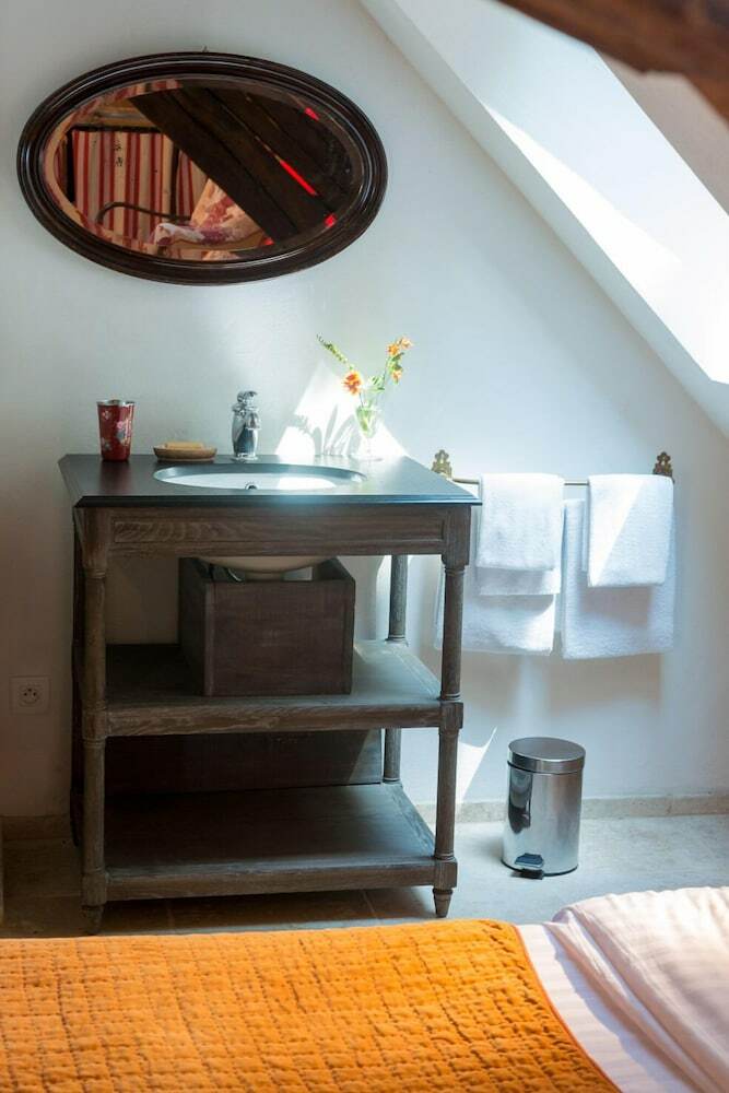 Hostal Maison Le Village