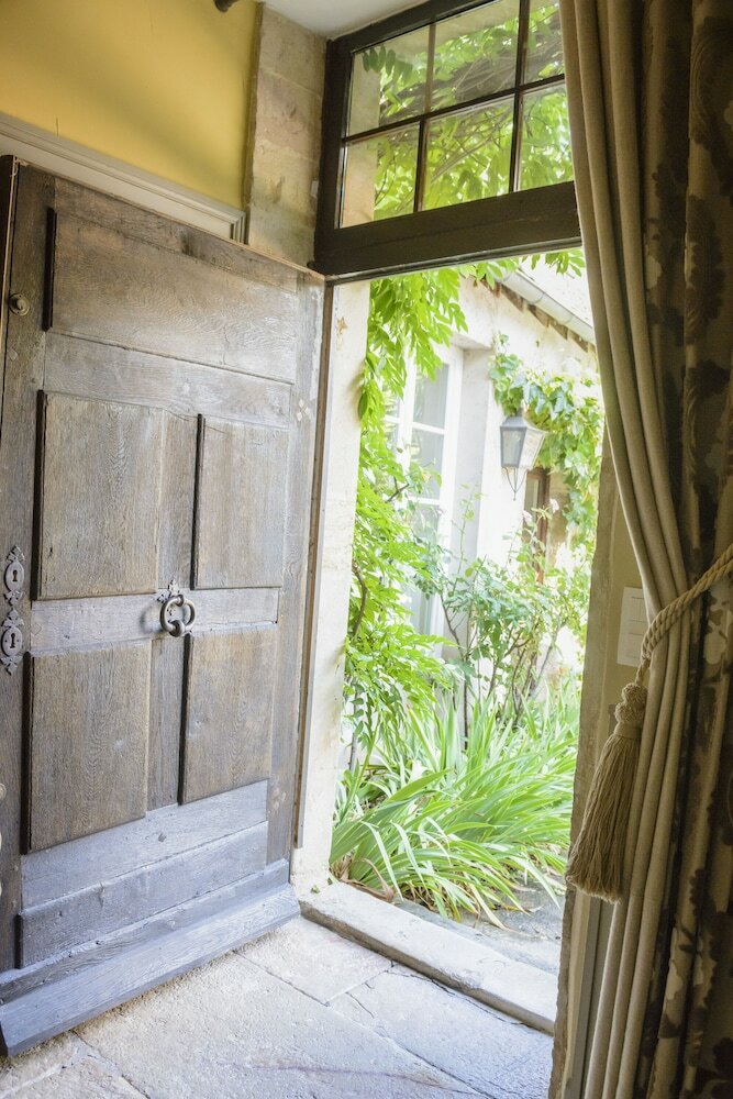 Hostal Maison Le Village