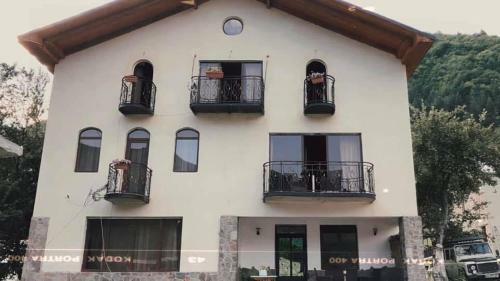 Hostal Laghami Guest House