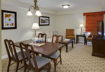 Hotel Patrick Henry Inn And Suites
