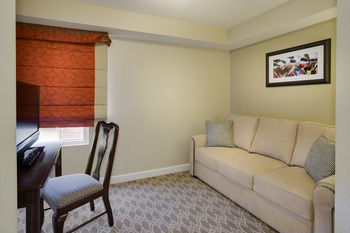 Hotel Patrick Henry Inn And Suites
