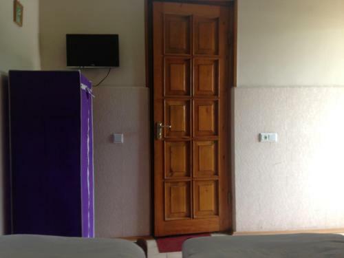 Hostal Meidani Guest House