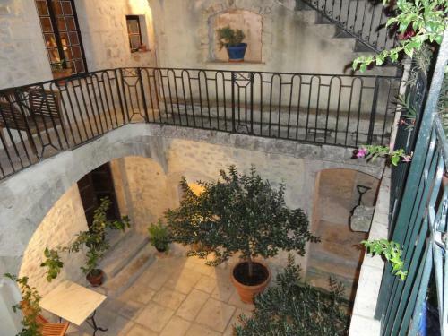 Hostal Hotel Cot� Cour Chambres D'hotes