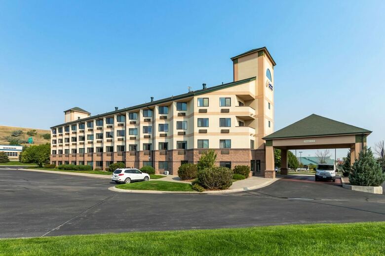 Holiday Inn Express Hotel & Suites