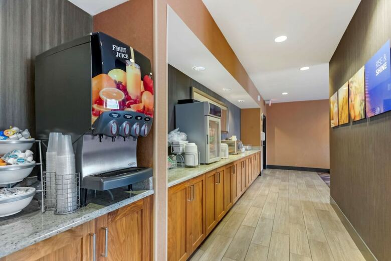 Holiday Inn Express Hotel & Suites