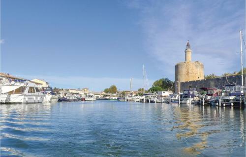 Two-bedroom Holiday Home In Aigues Mortes