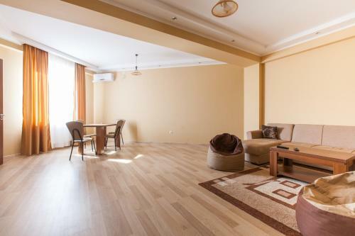 Sweet Apartment At Saburtalo