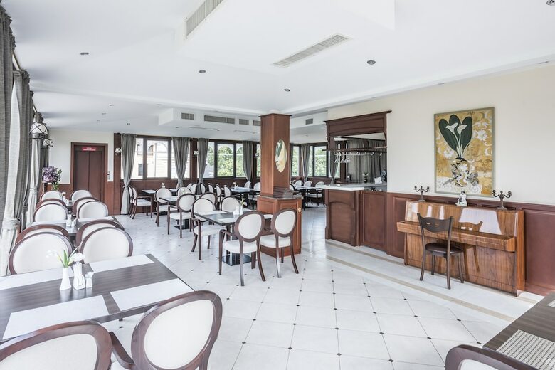 Kopala Rikhe Hotel