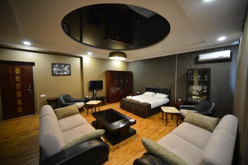Hotel Holiday House Batumi