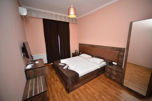 Hotel Holiday House Batumi
