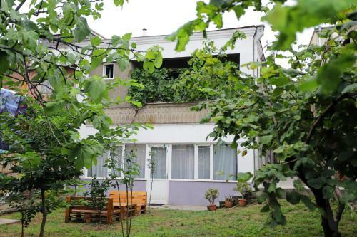 Hostal Guest House Rioni